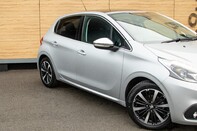 Peugeot 208 PURETECH ALLURE PREMIUM 9