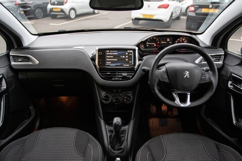 Peugeot 208 PURETECH ALLURE PREMIUM 13