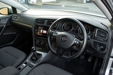 Volkswagen Golf SE NAVIGATION TSI EVO 5