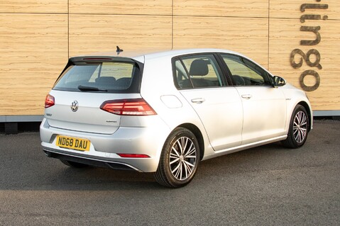 Volkswagen Golf SE NAVIGATION TSI EVO 4