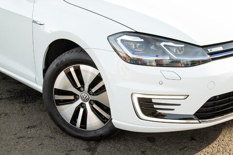 Volkswagen Golf E-GOLF 3