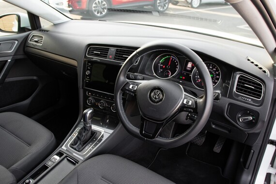 Volkswagen Golf E-GOLF