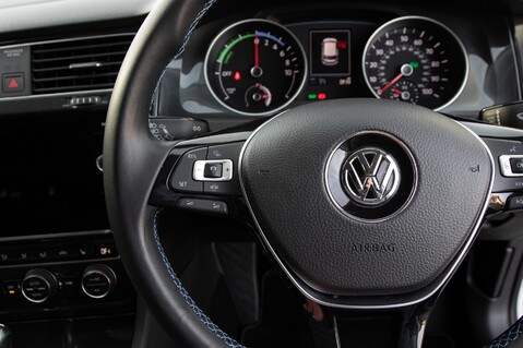 Volkswagen Golf E-GOLF 21