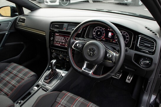 Volkswagen Golf GTI PERFORMANCE TSI DSG