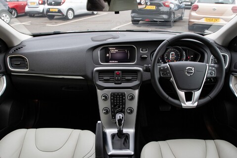 Volvo V40 T3 INSCRIPTION 13