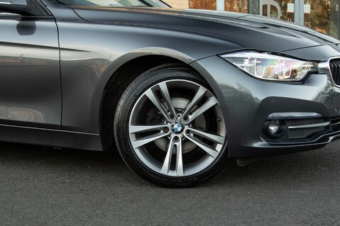 BMW 3 Series 318D SPORT 3