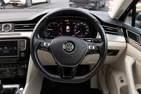 Volkswagen Passat GT TDI BLUEMOTION TECHNOLOGY 24