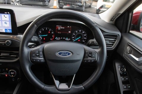 Ford Focus TITANIUM 24