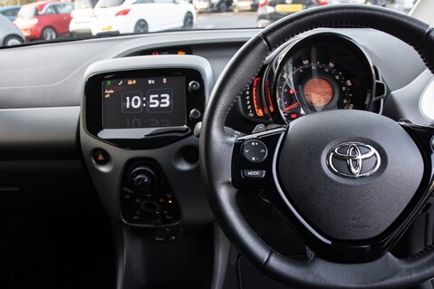 Toyota Aygo VVT-I X-PLAY X-SHIFT 21