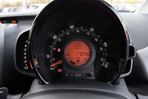 Toyota Aygo VVT-I X-PLAY X-SHIFT 12