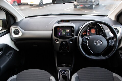 Toyota Aygo VVT-I X-PLAY X-SHIFT 13