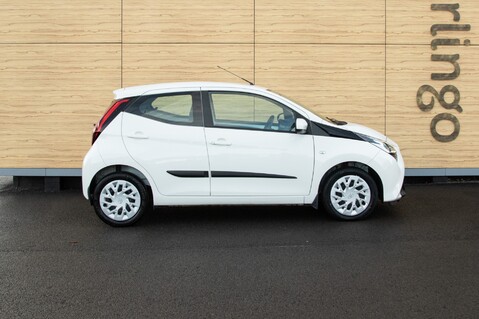 Toyota Aygo VVT-I X-PLAY X-SHIFT 15