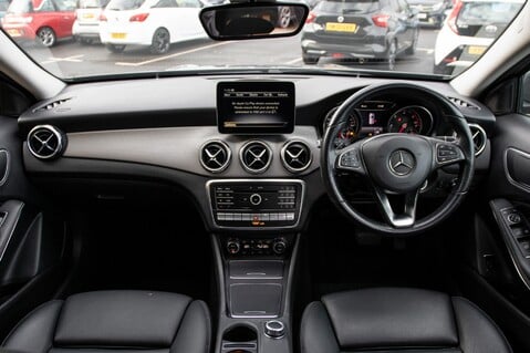 Mercedes-Benz GLA Class GLA 200 D 4MATIC SPORT EXECUTIVE 13