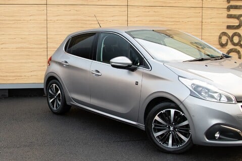 Peugeot 208 S/S TECH EDITION 9