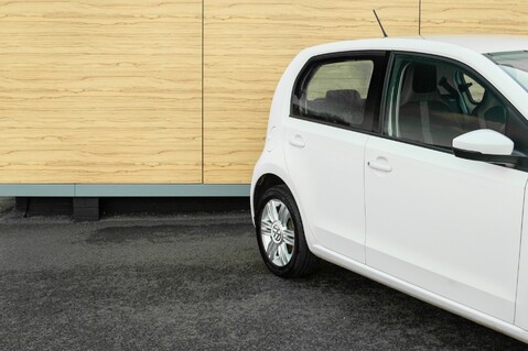 Volkswagen Up HIGH UP TSI 9