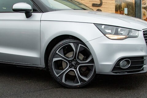 Audi A1 SPORTBACK TFSI CONTRAST EDITION PLUS 2