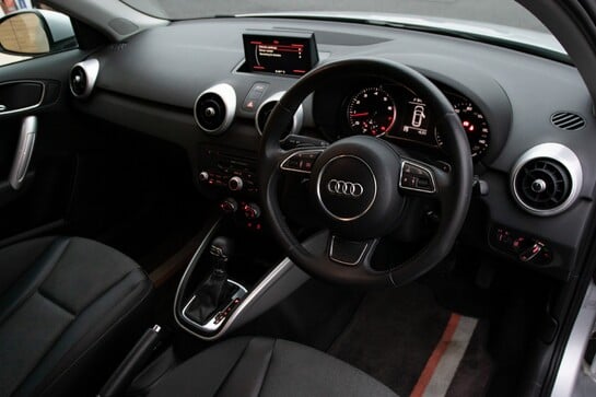 Audi A1 SPORTBACK TFSI CONTRAST EDITION PLUS