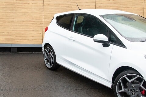 Ford Fiesta ST-3 9