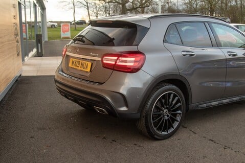 Mercedes-Benz GLA Class GLA 250 4MATIC AMG LINE PREMIUM PLUS 10