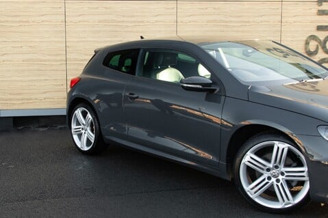 Volkswagen Scirocco R LINE TDI BLUEMOTION TECHNOLOGY DSG 9