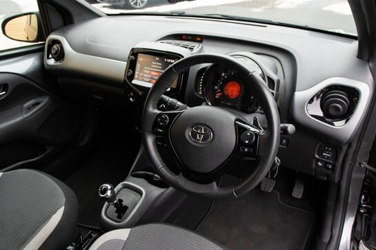 Toyota Aygo VVT-I X-TREND X-SHIFT TSS