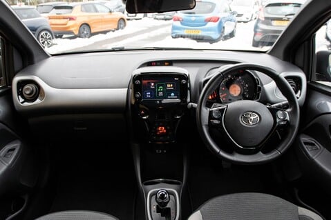 Toyota Aygo VVT-I X-TREND X-SHIFT TSS 13