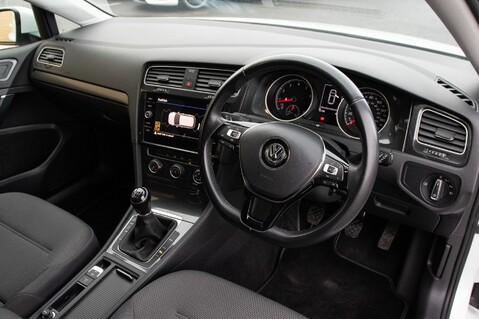 Volkswagen Golf SE NAVIGATION TSI EVO 5