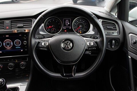 Volkswagen Golf SE NAVIGATION TSI EVO 23