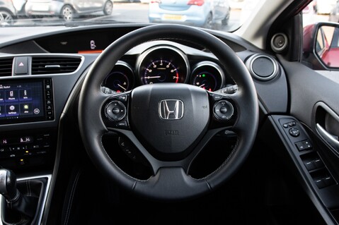 Honda Civic I-VTEC SE PLUS NAVI 24