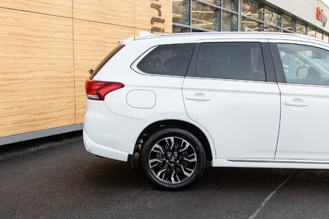 Mitsubishi Outlander PHEV 4HS 12