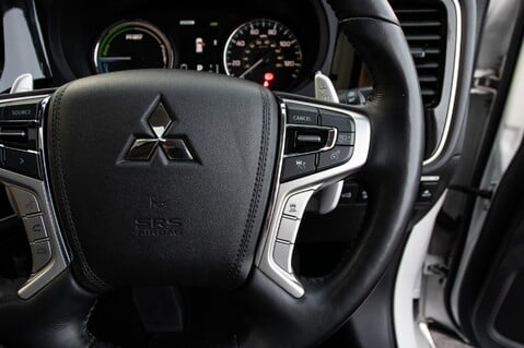 Mitsubishi Outlander PHEV 4HS 23