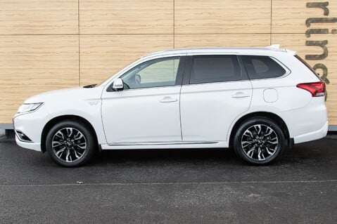 Mitsubishi Outlander PHEV 4HS 17