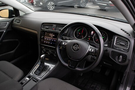 Volkswagen Golf E-GOLF