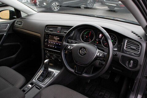 Volkswagen Golf E-GOLF 5