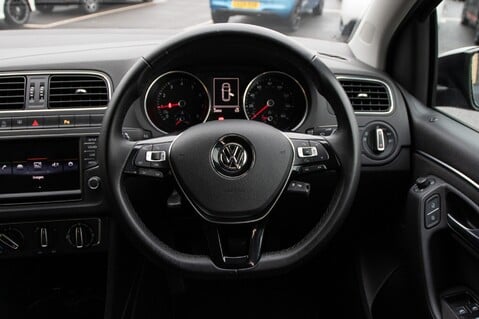 Volkswagen Polo SEL TSI 23