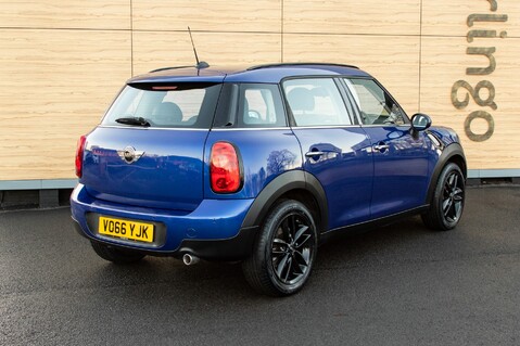 Mini Countryman COOPER D 4