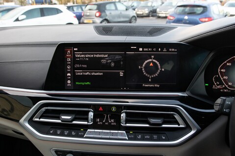 BMW X5 M50D 26