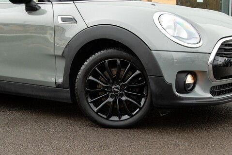 Mini Clubman COOPER BLACK 2