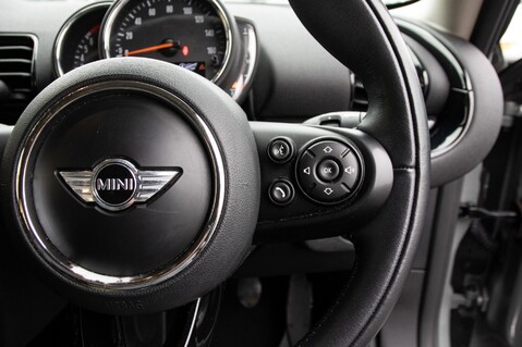 Mini Clubman COOPER BLACK 21