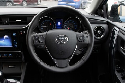 Toyota Auris VVT-I ICON 23