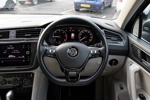 Volkswagen Tiguan SEL TDI BLUEMOTION TECHNOLOGY DSG 23