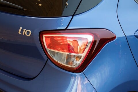 Hyundai i10 PREMIUM 6