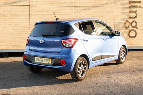 Hyundai i10 PREMIUM 4