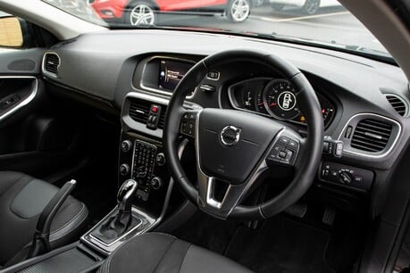 Volvo V40 T3 MOMENTUM NAV PLUS