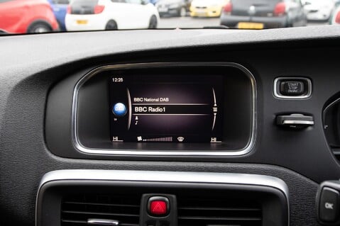 Volvo V40 T3 MOMENTUM NAV PLUS 24