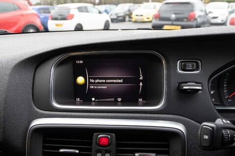 Volvo V40 T3 MOMENTUM NAV PLUS 26