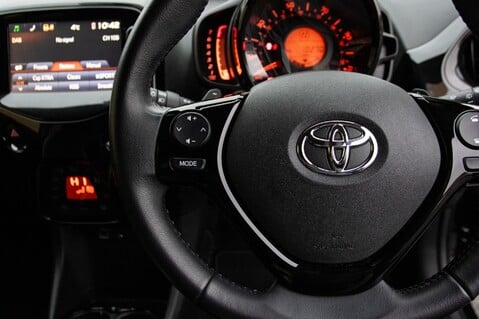 Toyota Aygo VVT-I X-PRESS X-SHIFT 21