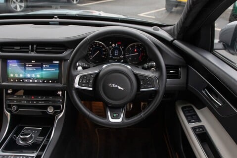 Jaguar XF D R-SPORT 23