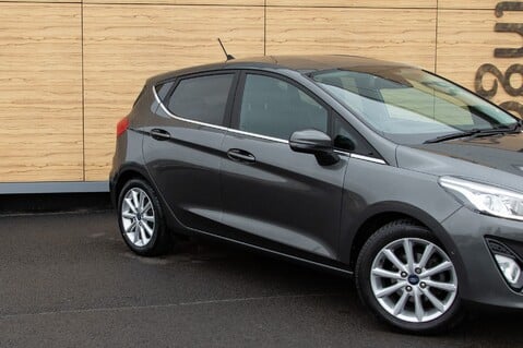 Ford Fiesta TITANIUM 9