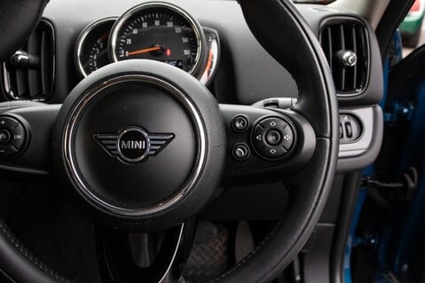 Mini Countryman COOPER CLASSIC 22